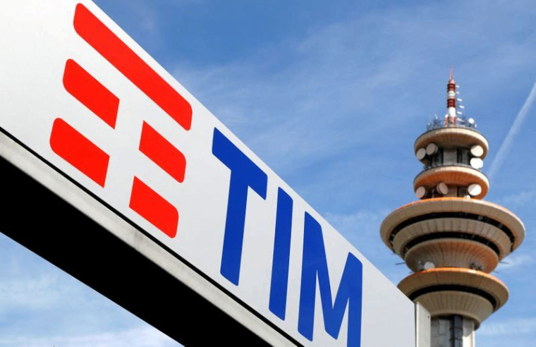 TELECOM ITALIA ACCEPTE UN PROJET DE RÉSEAU UNIQUE DE FIBRE OPTIQUE