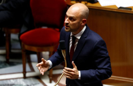 Le ministre français de l'Europe et des Affaires étrangères, Jean-Noel Barrot, s'exprime à l'Assemblée nationale à Paris