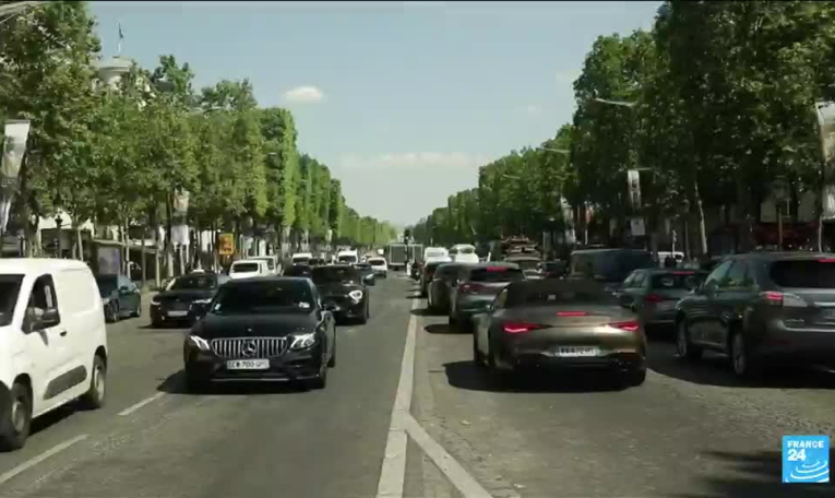 Paris : moins de voitures et plus de culture pour "réenchanter" les Champs-Elysées
