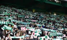 Sydney Sweeney montre ses dribbles contre Estoril