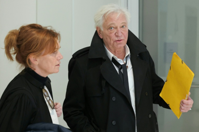 L'animateur Laurent Boyer et son avocate Marie-Alix Canu-Bernard arrivent au Tribunal de Paris le 30 mars 2026 ( AFP / Thomas SAMSON )