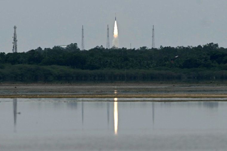 Décollage du lanceur "Vikram 1" de l'entreprise privée indienne Skyroot depuis le centre spatial de Sriharikota, dans le sud du pays, le 18 juillet 2026 ( AFP / R. Satish BABU )