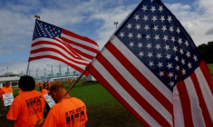 Des travailleurs portuaires participent à une grève au Virginia International Gateway à Portsmouth