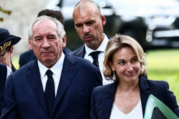 Le Premier ministre François Bayrou et la secrétaire générale de la CFDT Marylise Léon à l'université d'été de la CFDT à Boissy-la-Rivière, en Essonne, le 26 août 2025 ( POOL / Thibaud MORITZ )