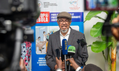 Le chef de l'OMS, Tedros Adhanom Ghebreyesus, s'adresse aux journalistes après son arrivée à Kinshasa le 28 mai 2026 en RDC ( AFP / Hardy BOPE )