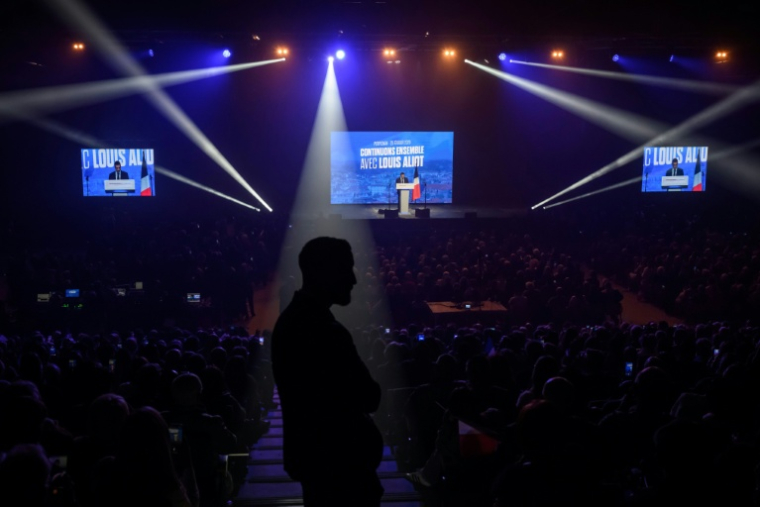 Le président du RN Jordan Bardella en meeting à Nîmes le 3 mars 2026 ( AFP / Ed JONES )
