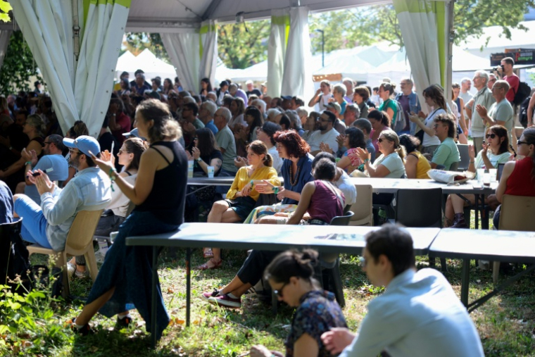 Des participants aux Journées d'été des Ecologistes, le 20 août 2026 à Saint-Martin d'Hères, en Isère ( AFP / Alex MARTIN )