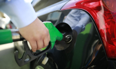Le prix des carburants se rapprochent à nouveau de la barre des 2 euros le litre ( AFP / BENJAMIN CREMEL )