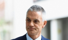 Photo de Tim Davie, le 28 avril 2022 à Londres. M. Davie a annoncé dimanche 9 novembre 2025 sa démission de son poste de directeur général de la BBC ( POOL / HANNAH MCKAY )