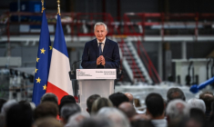 Pour le ministre de l'Économie Bruno Le Maire, "cette accélération du désendettement est fondamentale".  ( AFP / OLIVIER CHASSIGNOLE )