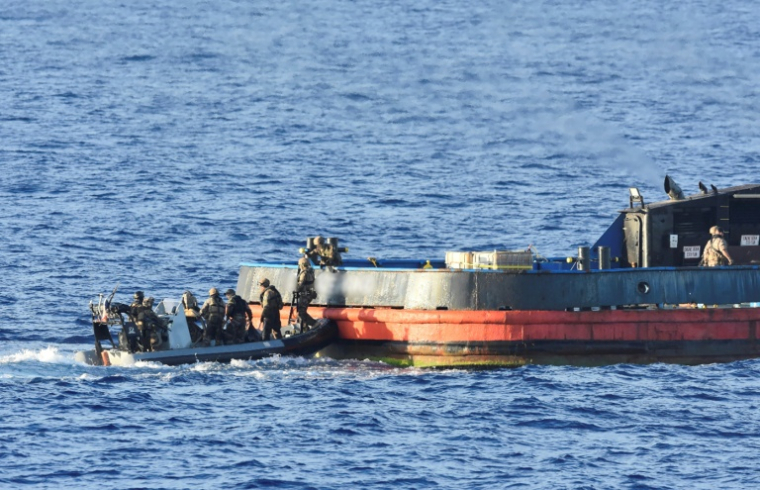 Image fournie par la Marine nationale le 14 février 2026 d'un navire arraisonné pour trafic de cocaïne lors d'une opération de la Marine nationale en mer, en Polynésie française ( Marine Nationale / Handout )