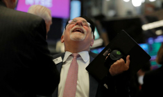 L'OPTIMISME SUR LE COMMERCE FAIT MONTER WALL STREET