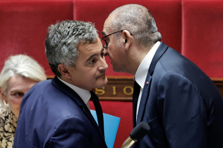 Le ministre de la Justice Gérald Darmanin (g) et le ministre de l'Intérieur Laurent Nuñez, à l'Assemblée nationale, le 15 juillet 2026 à Paris ( AFP / STEPHANE DE SAKUTIN )