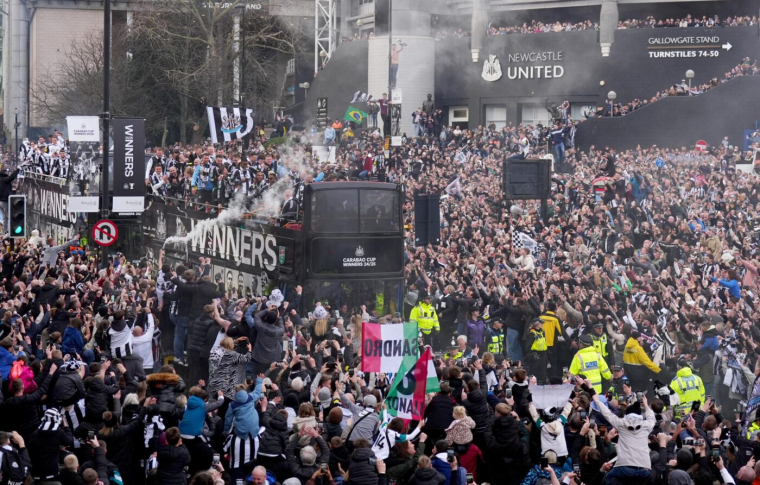 Les joueurs de Newcastle interdits d’alcool lors de la parade du trophée