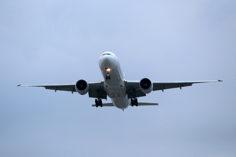 De nombreuses compagnies comme Air India, Emirates ou Air France ont supprimé ou dérouté des dizaines de vols vendredi après les frappes israéliennes sur le territoire iranien. ( AFP / GEOFFROY VAN DER HASSELT )