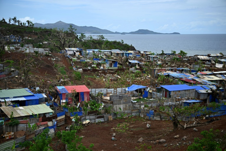 Des maisons détruites par le passage du cyclone Chido, le 4 janvier 2025 à Mayotte ( AFP / JULIEN DE ROSA )