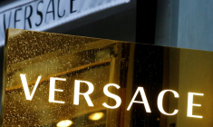 CAPRI RELÈVE SES PRÉVISIONS DE BÉNÉFICES POUR L'ANNÉE GRÂCE AUX VENTES DE MICHAEL KORS ET VERSACE