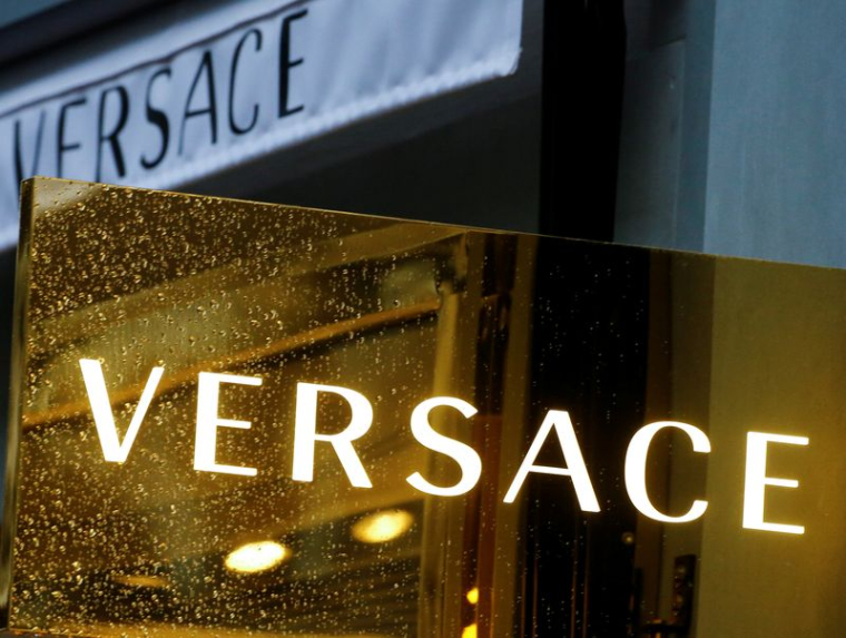 CAPRI RELÈVE SES PRÉVISIONS DE BÉNÉFICES POUR L'ANNÉE GRÂCE AUX VENTES DE MICHAEL KORS ET VERSACE