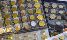 Pour revendre votre collection de pièces héritée (francs, écus, napoléons…) au meilleur prix, il est crucial de les faire expertiser. ( crédit photo : Shuttestock )