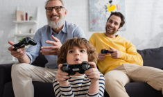 Les parents des enfants et adolescents actuels ont connu les premières consoles et continuent, pour beaucoup d’entre eux, à jouer aux jeux vidéo (crédit: Adobe Stock)