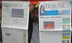 Etal de journaux à Istalamabad, le 8 avril 2026 ( AFP / Aamir QURESHI )