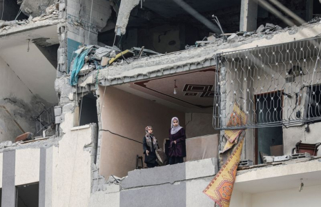 Scènes de destruction après le retrait des forces israéliennes d'une partie de Nousseirat