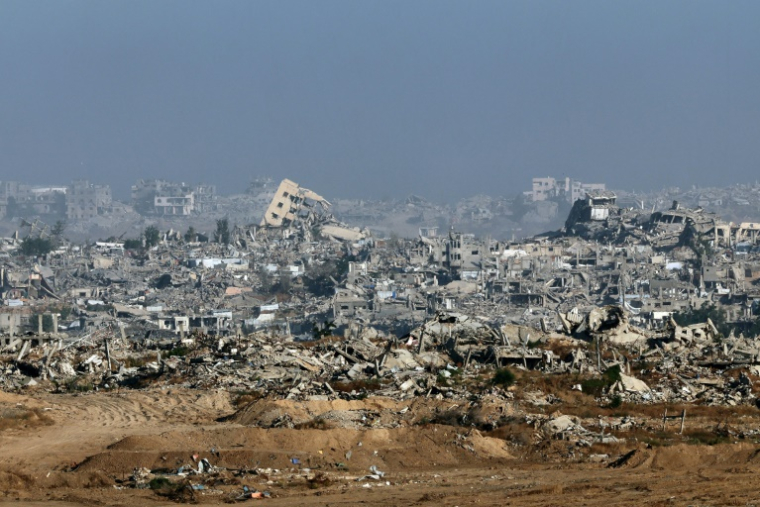Des bâtiments détruits dans le nord de la bande de Gaza, vus depuisle côté israélien de la frontière, le 29 mai 2025 ( AFP / Jack GUEZ )