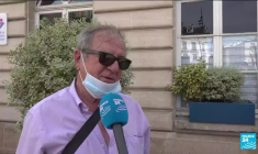 Covid-19 en France : les Français tombent le masque en extérieur