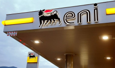 Le logo de la société énergétique italienne Eni est visible dans une station-service Agip à Lugano
