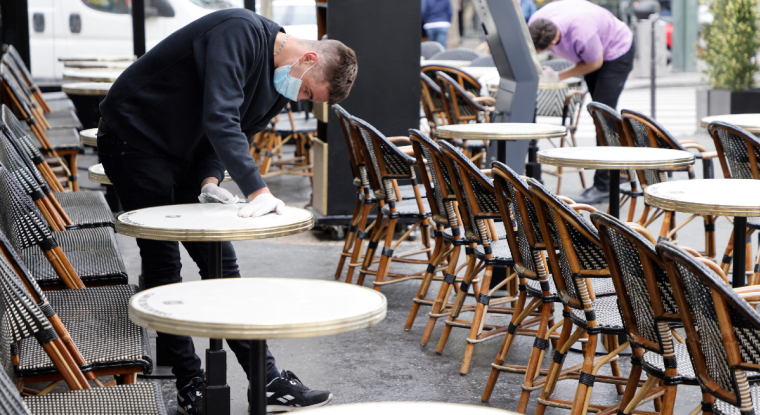Les professionnels constatent une augmentation brutale des réservations en vue de la réouverture des terrasses. (© L. Marin / AFP)
