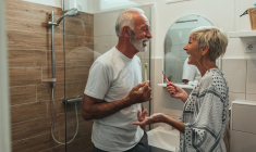 Les pouvoirs publics veulent inciter les seniors à adapter leur logement pour faciliter le maintien à domicile (Crédits photo : Adobe Stock -  )