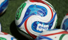 Les douanes françaises ont saisi près de 2.300 maillots contrefaits de la Coupe du monde de football à venir ( AFP / FRANCK FIFE )