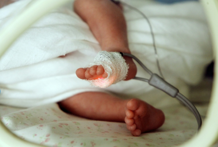 A dix ans, les enfants nés prématurés en France sont globalement en bonne santé, mais une proportion notable connaît des difficultés comportementales et scolaires, avec parfois des soins et soutiens spécifiques ( AFP / Frederick FLORIN )