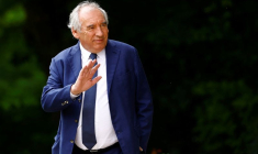 François Bayrou, leader du MoDem à l'extérieur du palais de l'Élysée