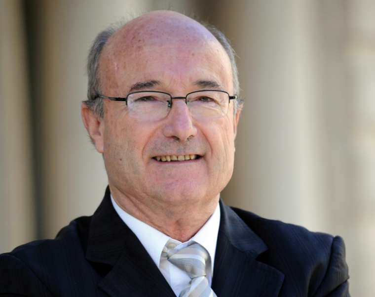 Jacques Bompard, alors maire d'Orange, le 6 décembre 2013 devant la mairie d'Orange, dans le Vaucluse ( AFP / ANNE-CHRISTINE POUJOULAT )