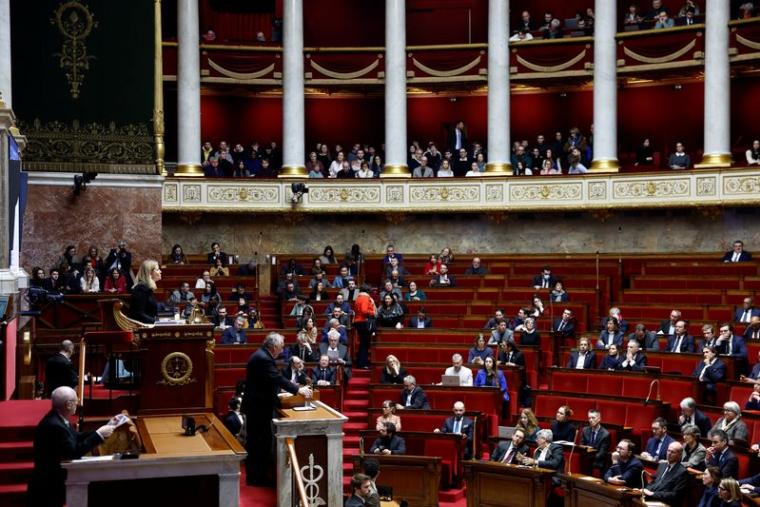 Discussion et vote du projet de loi de finances 2025 à l'Assemblée nationale à Paris