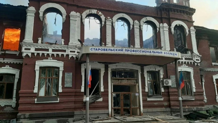 Photo diffusée le 22 mai 2026 par Léonid Passetchnik, le gouverneur installé par Moscou  dans la région de Lougansk, occupée par la Russie dans l'est de l'Ukraine, montrat des bâtiments endommagés du collège professionnel de Starobelsk, affilé à l'université pédagogique de Lougansk ( social media / Handout )