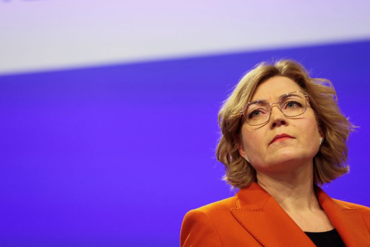 Henna Virkkunen tient une conférence de presse après la réunion du collège de la Commission européenne à Bruxelles