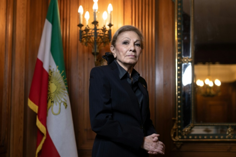 La veuve de l'ex-chah d'Iran, Farah Pahlavi, chez elle à Paris, le 20 janvier 2026 ( AFP / JOEL SAGET )