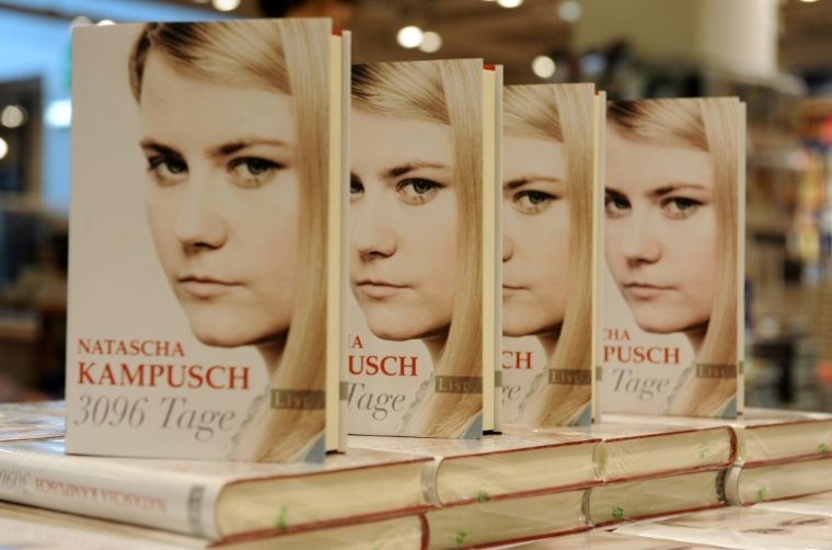 L'autobiographie de Natascha Kampusch en vente dans une librairie à Vienne, en Autriche, le 9 septembre 2010. ( AFP / SAMUEL KUBANI )