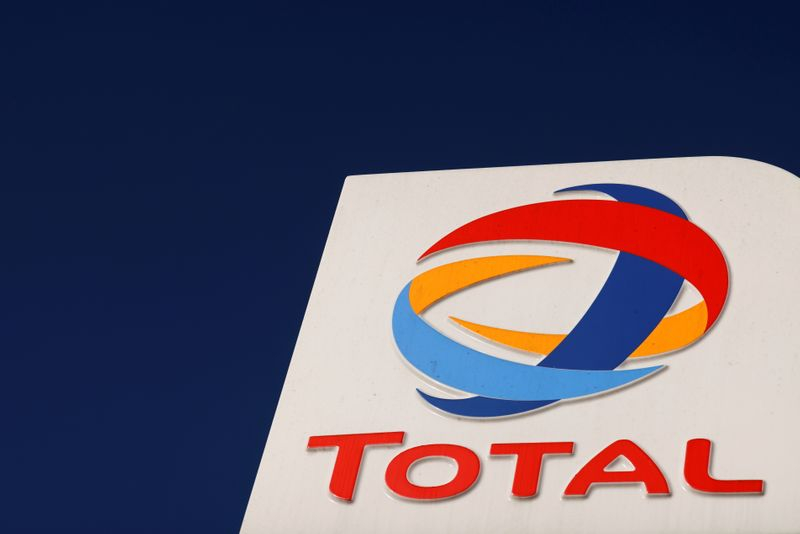 TOTAL: NET AJUSTÉ EN BAISSE DE 72% AU TROISIÈME TRIMESTRE, DIVIDENDE MAINTENU