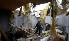 Photo d'archives: Une maison détruite lors d'une attaque militaire russe dans le village de Novooleksandrivka, dans la région de Kherson