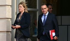 La présidente de l'Assemblée nationale, Yaël Braun-Pivet, aux côtés du Premier ministre Sébastien Lecornu, sortant du Palais Bourbon, Paris, le 11 septembre 2025 ( AFP / Bertrand GUAY )