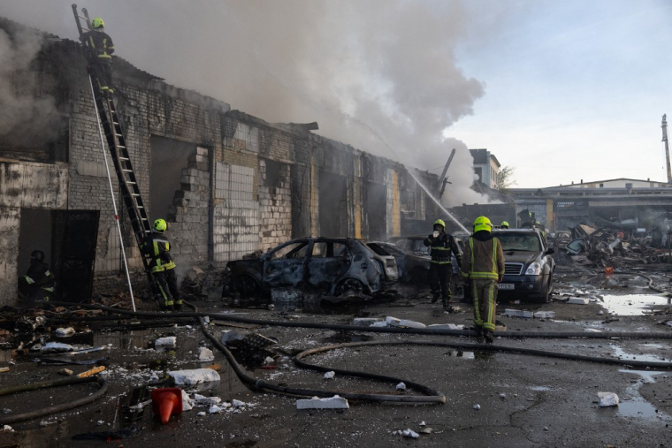 Kiev après une frappe russe, le 8 septembre 2026. ( AFP / SERHII OKUNEV )