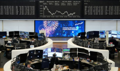 Le graphique de l'indice allemand DAX est photographié à la bourse de Francfort