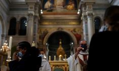 LE GOUVERNEMENT RESTE FERME SUR L'INTERDICTION DES MESSES