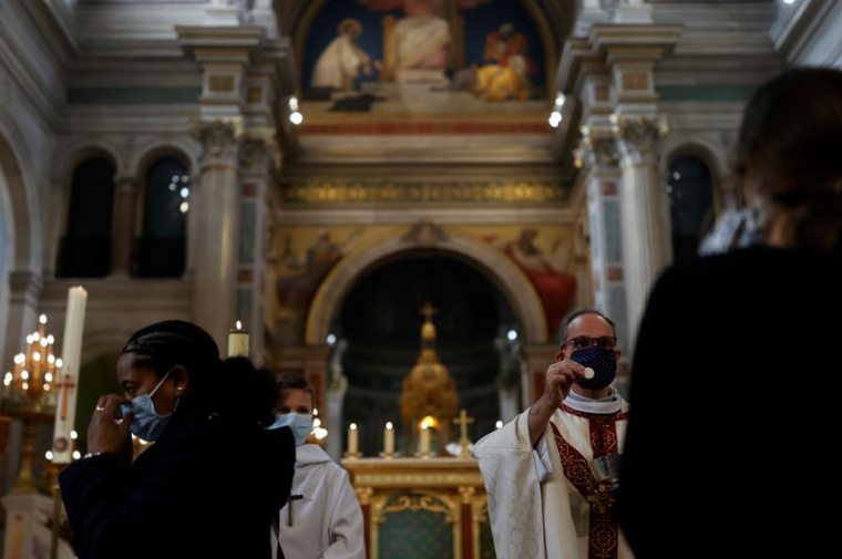 LE GOUVERNEMENT RESTE FERME SUR L'INTERDICTION DES MESSES