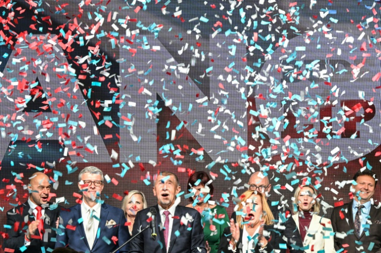 Andrej Babis s'apprêtant à prendre la parole à Prague après les résultats des législatives tchèques le 4 octobre 2025. ( AFP / Michal Cizek )