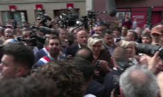 "Pas de différences majeures entre Jordan et moi", affirme Marine Le Pen dans l'Yonne