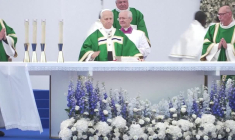Le pape Léon XIV célèbre une messe en plein air à Lourdes